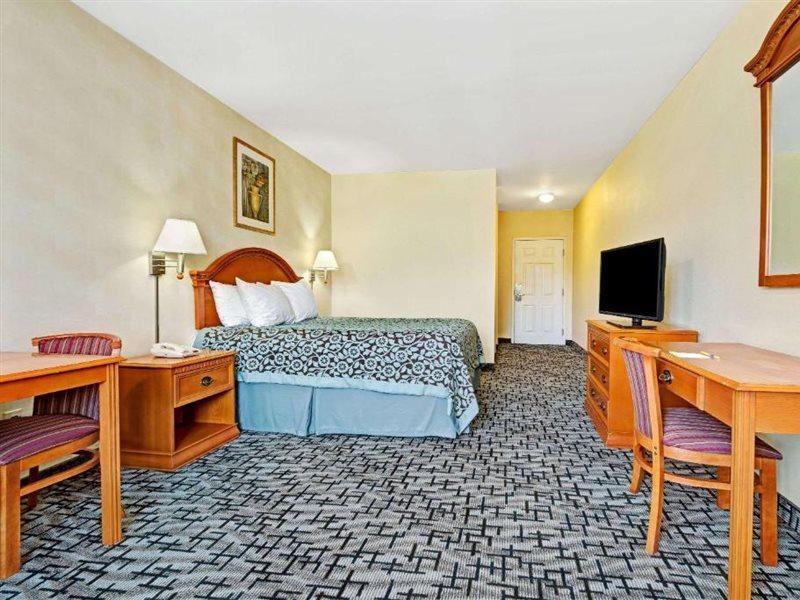 Econo Lodge Bethel - Danbury Exterior photo