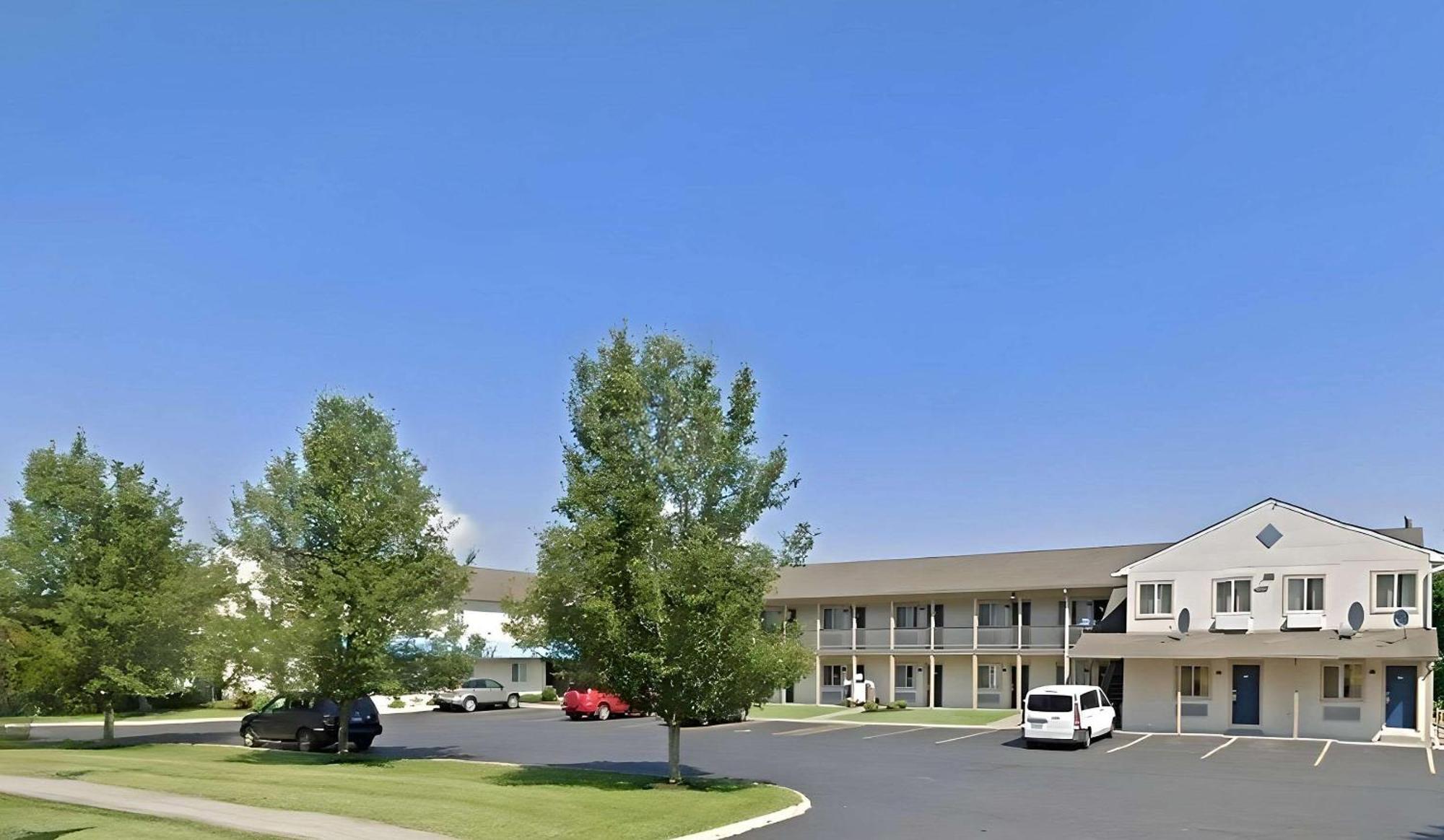 Econo Lodge Bethel - Danbury Exterior photo
