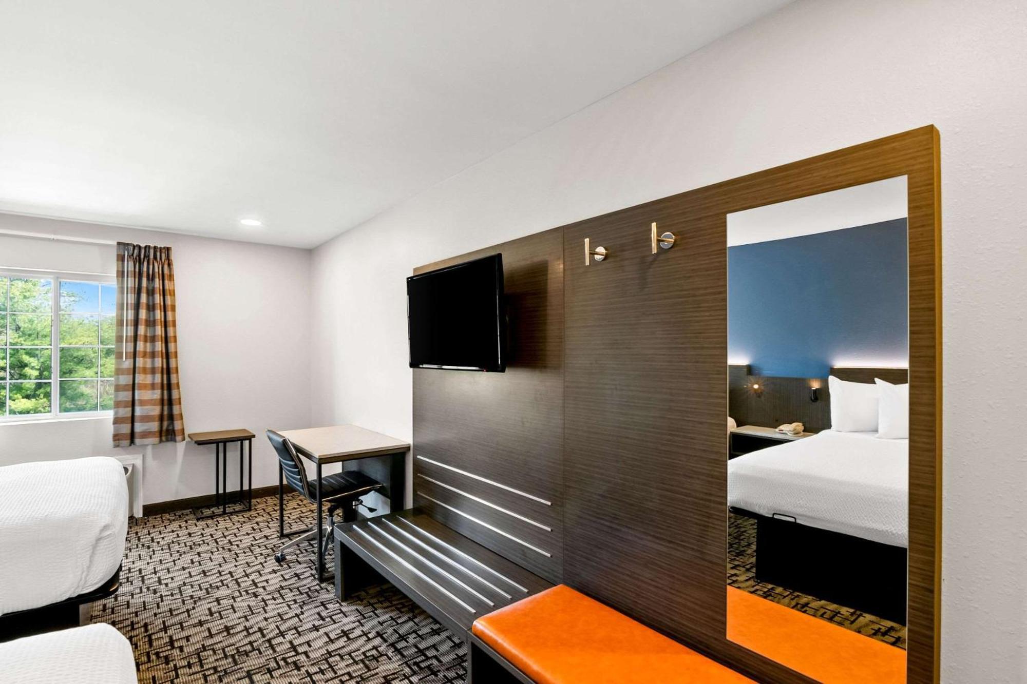 Econo Lodge Bethel - Danbury Exterior photo
