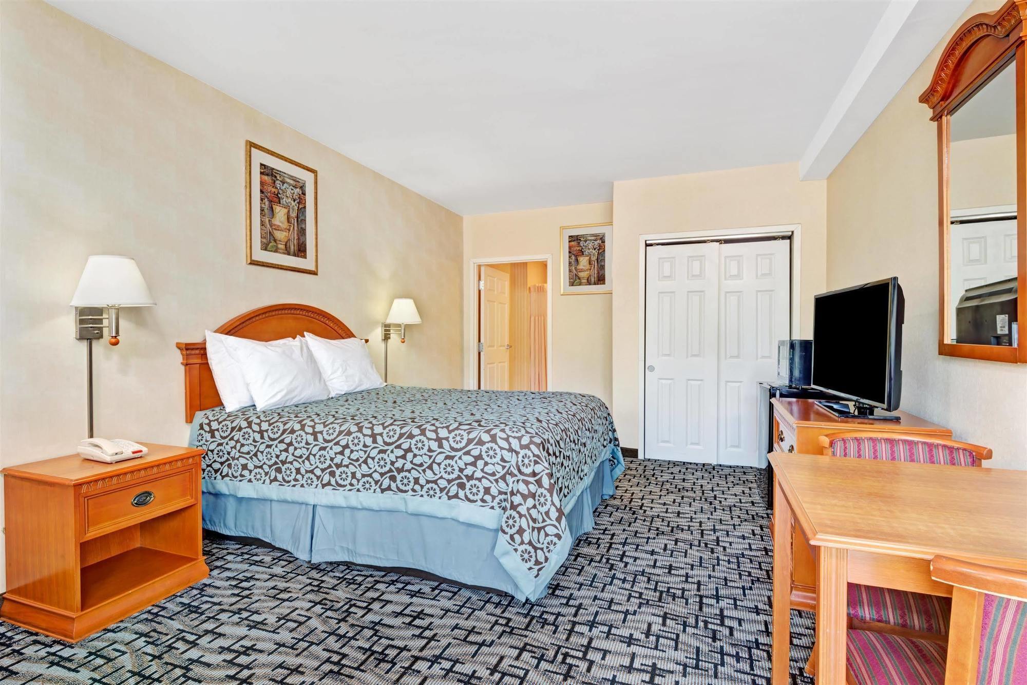Econo Lodge Bethel - Danbury Exterior photo
